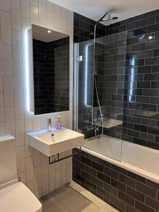 Stylish Apartment Docklands London Bagian luar foto